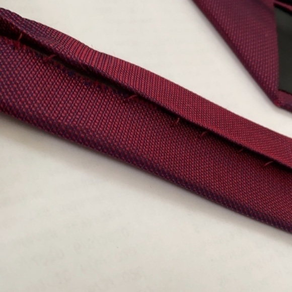 Kenneth Cole Reaction red blue iridescent men’s silk tie - Picture 4 of 16